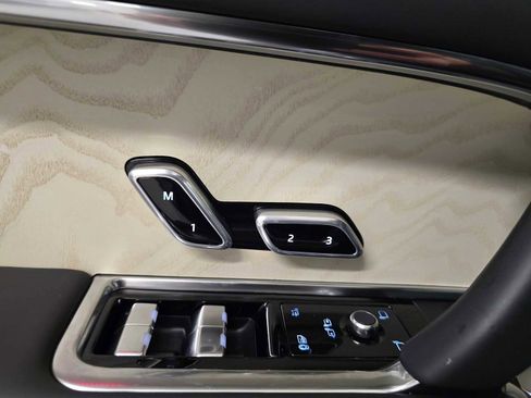 New 2025 Land Rover Range Rover SV image 27