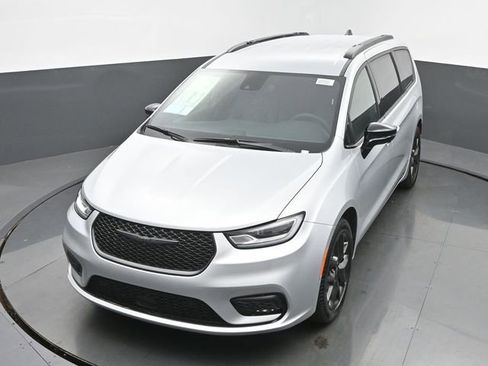 New 2026 Chrysler Pacifica Select image 38