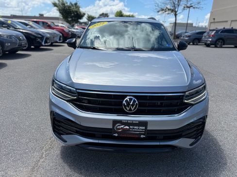Used 2022 Volkswagen Tiguan SE R-Line AWD/4WD image 4