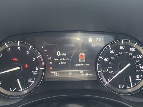 Used 2020 Toyota Highlander XLE FWD image 27