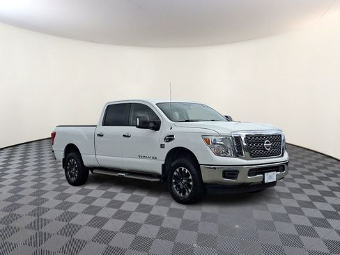 Used 2017 Nissan Titan SV AWD/4WD image 4