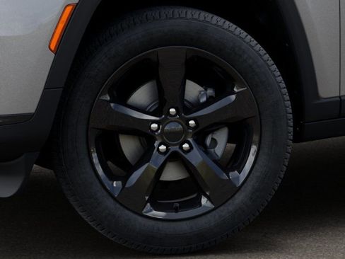 New 2025 Jeep Grand Cherokee L Altitude image 9