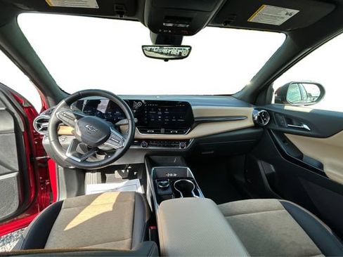 Used 2025 Chevrolet Equinox ACTIV w/ Safety and Technology Package AWD/4WD image 23