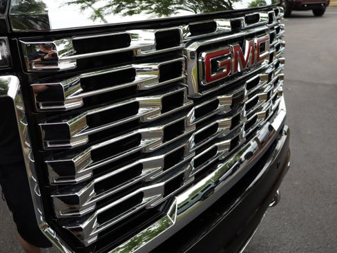 Used 2025 GMC Sierra 2500 Denali w/ Denali Reserve Package AWD/4WD image 16