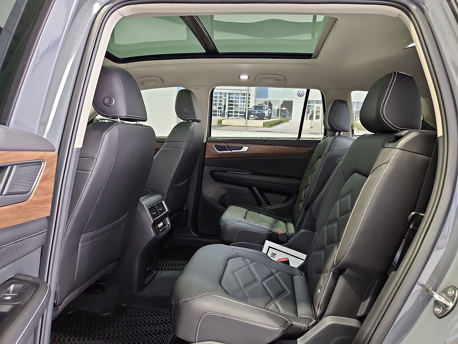 New 2026 Volkswagen Atlas SE FWD image 14