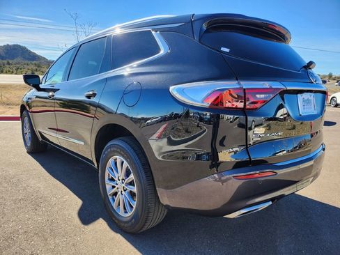 Used 2023 Buick Enclave Essence image 6