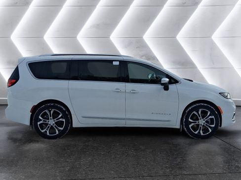 New 2026 Chrysler Pacifica Pinnacle image 7