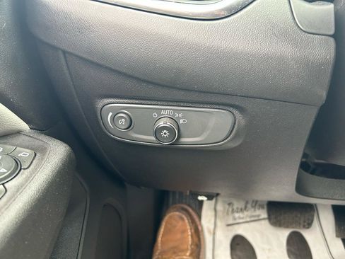 Used 2018 Chevrolet Equinox LS image 27