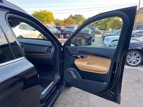 Used 2018 Volvo XC90 T6 Momentum w/ Convenience Package AWD/4WD image 33