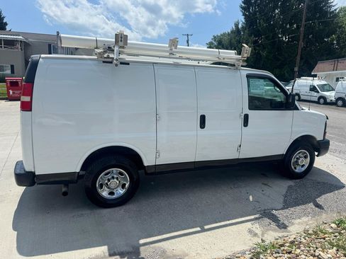 Used 2010 Chevrolet Express 3500 w/ Power Package RWD image 5