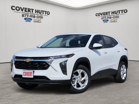 Used 2026 Chevrolet Trax LS w/ LS Convenience Package FWD image 1