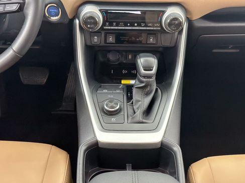Certified 2022 Toyota RAV4 XLE Premium AWD/4WD image 17