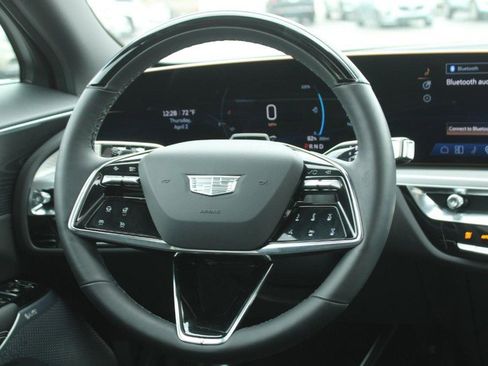 Used 2025 Cadillac Lyriq Luxury w/ LPO, Floor Liner Package AWD/4WD image 14