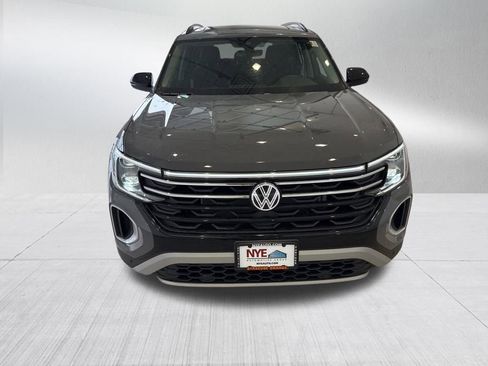 New 2026 Volkswagen Atlas Peak Edition image 8