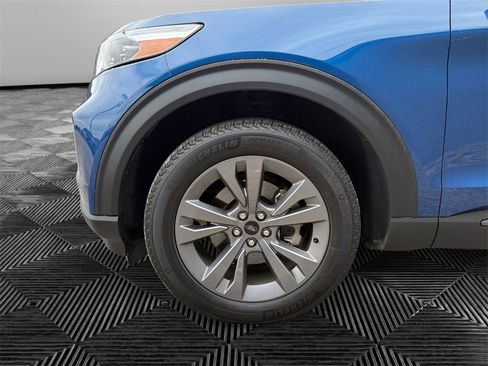 Certified 2022 Ford Explorer XLT w/ Equipment Group 202A image 9
