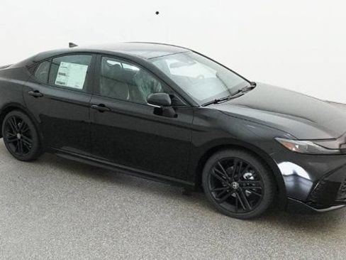 New 2026 Toyota Camry Hybrid FWD image 11