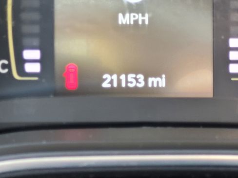 Used 2019 Jeep Cherokee Latitude w/ Popular Appearance Group image 10