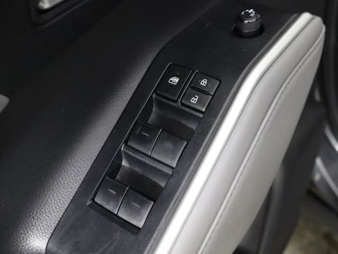 Used 2023 Toyota Highlander XLE FWD image 20