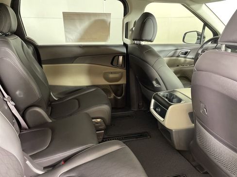 New 2026 Kia Carnival EX image 17