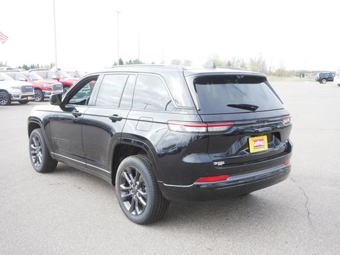 New 2026 Jeep Grand Cherokee Limited AWD/4WD image 2