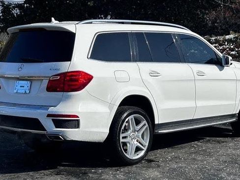Used 2015 Mercedes-Benz GL 550 4MATIC w/ Driver Assistance Package image 5