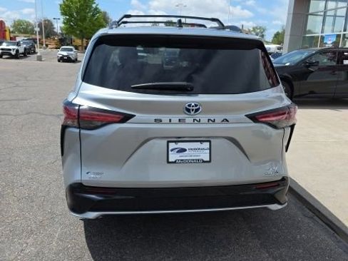 Used 2024 Toyota Sienna XSE w/ XSE Plus Package AWD/4WD image 4