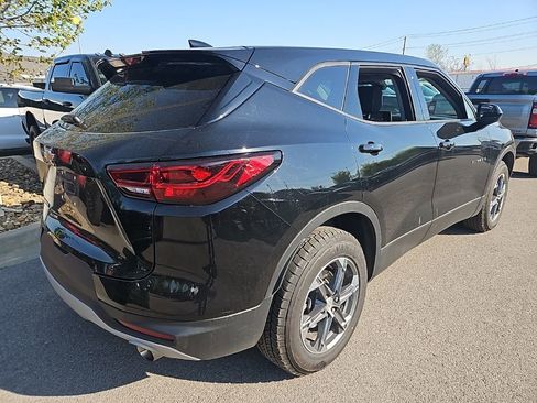 Used 2025 Chevrolet Blazer LT image 3