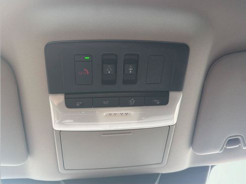 Used 2025 Nissan Pathfinder Platinum AWD/4WD image 32