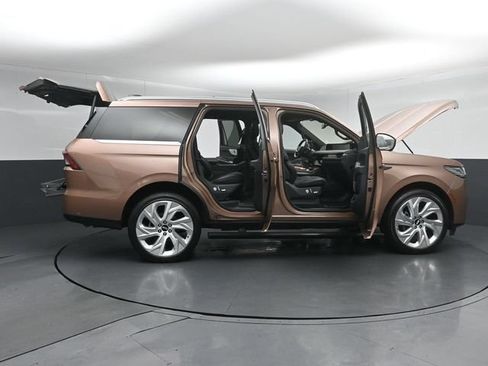 Certified 2025 Lincoln Navigator Black Label AWD/4WD image 61