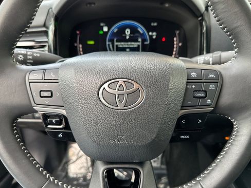 Used 2025 Toyota Camry SE image 23