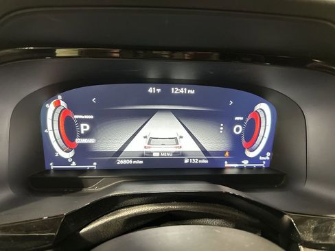 Used 2024 Nissan Pathfinder Platinum image 10