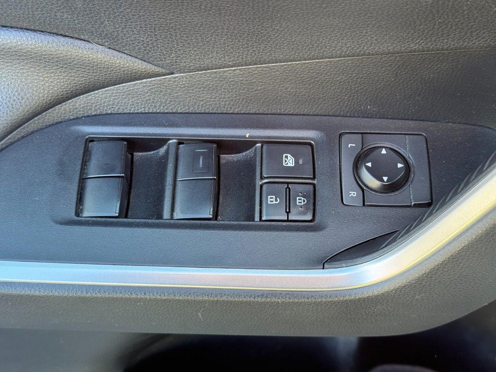 Used 2019 Toyota RAV4 XLE FWD image 22