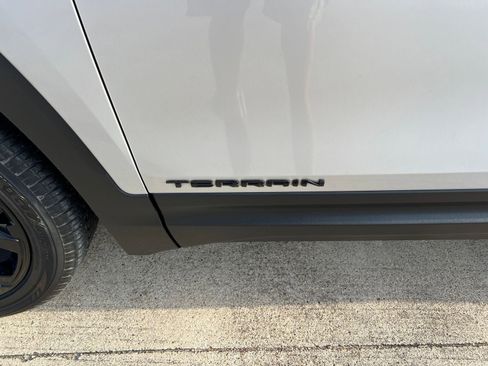 Used 2022 GMC Terrain SLE w/ Driver Convenience Package FWD image 28
