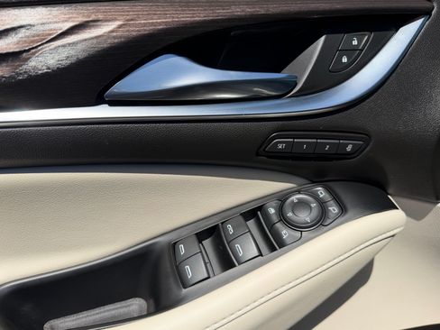 Used 2024 Buick Enclave Avenir w/ Avenir Technology Package AWD/4WD image 23
