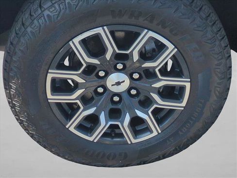 Certified 2023 Chevrolet Colorado Z71 w/ Z71 Convenience Package 2 AWD/4WD image 24
