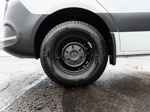 Used 2024 Mercedes-Benz Sprinter 2500 image 31