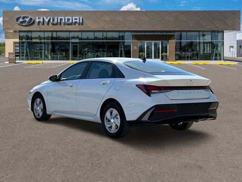 Certified 2025 Hyundai Elantra SE image 35