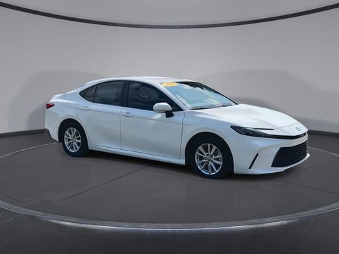 Used 2025 Toyota Camry LE w/ Convenience Package FWD image 2
