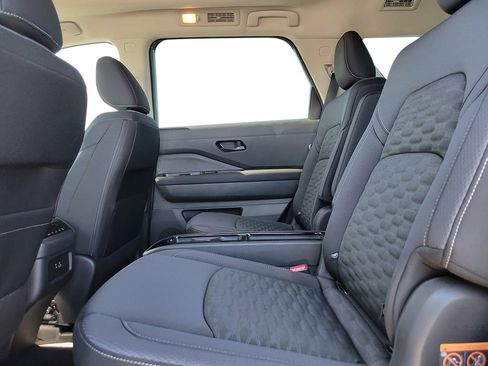 New 2025 Nissan Pathfinder SV w/ SV Premium Package image 18