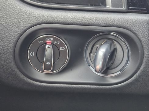 Certified 2025 Porsche Macan image 18