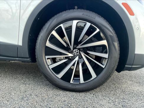 New 2025 Volkswagen ID.4 Pro image 8