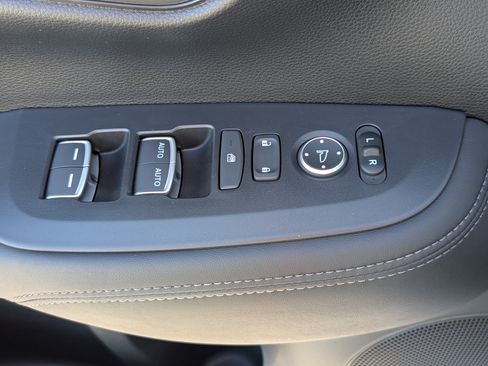 Used 2025 Honda HR-V EX-L image 18
