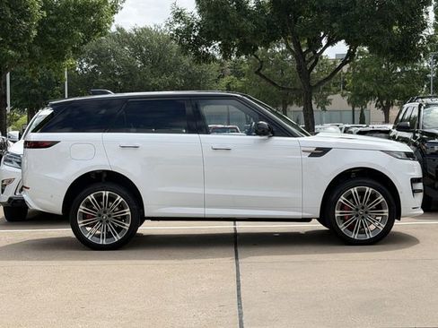 Used 2025 Land Rover Range Rover Sport Dynamic SE AWD/4WD image 3
