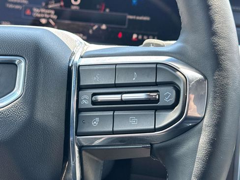 Used 2025 GMC Acadia Elevation FWD image 23