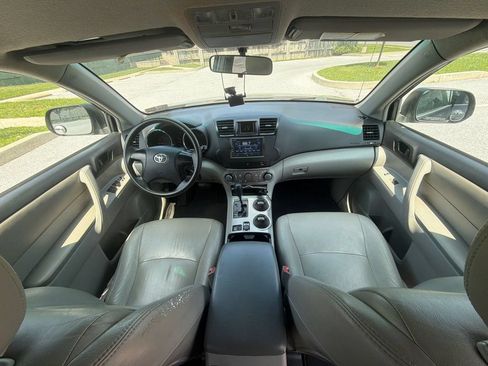 Used 2011 Toyota Highlander 4WD w/ Tow Pkg image 15