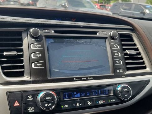Used 2018 Toyota Highlander XLE AWD/4WD image 22