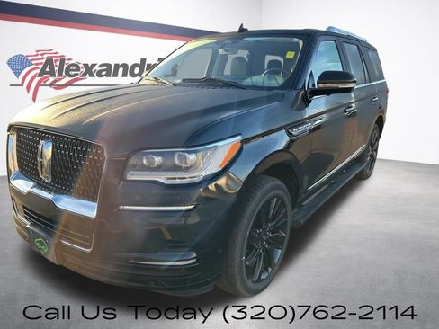 Used 2022 Lincoln Navigator Reserve image 1