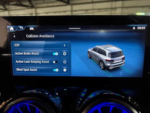 New 2025 Mercedes-Benz GLB 250 4MATIC image 30