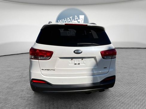 Used 2016 Kia Sorento LX w/ LX Convenience Package image 5