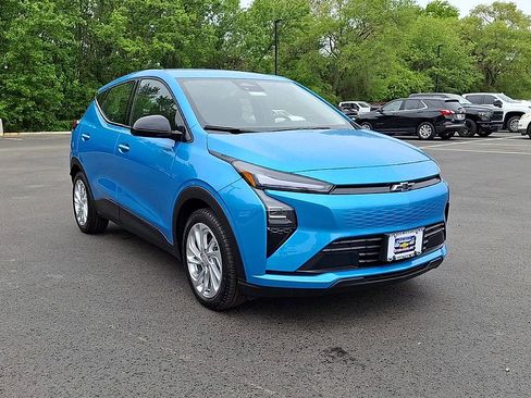 New 2027 Chevrolet Bolt LT w/ Comfort Package FWD image 5